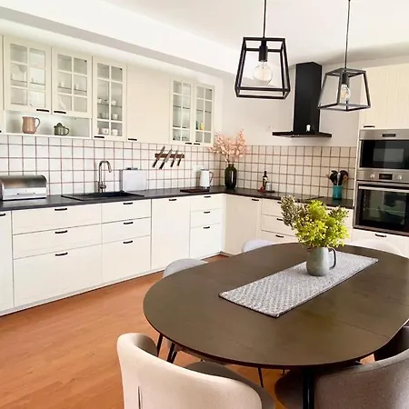 Centenary Goose Βίλα Κόρτσουλα