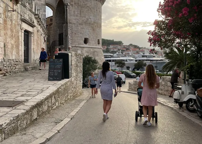 Villa Centenary Goose